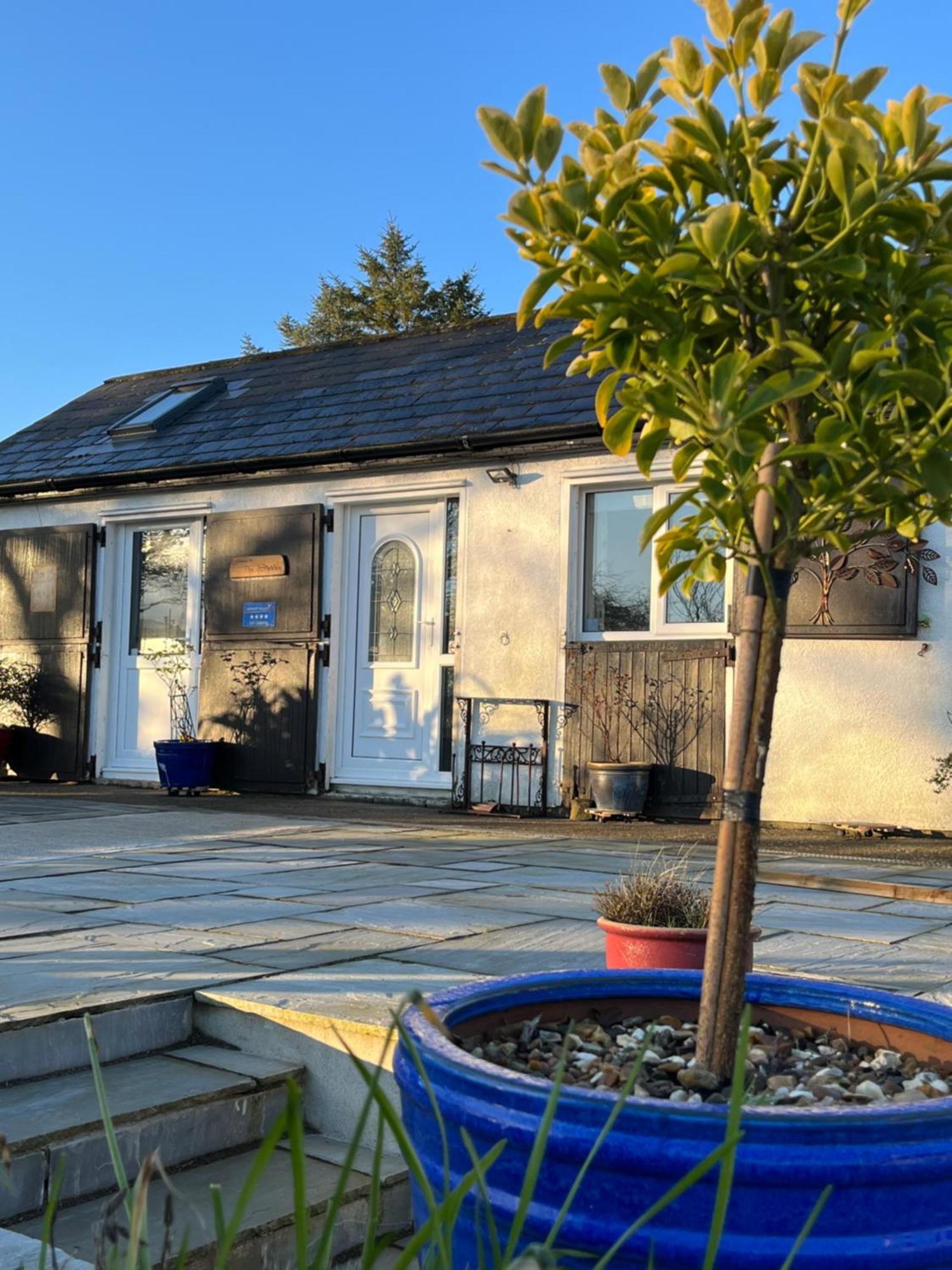 Ferienwohnung The Stables @ The Forge Cronk Y Voddy Saint Johns Exterior foto